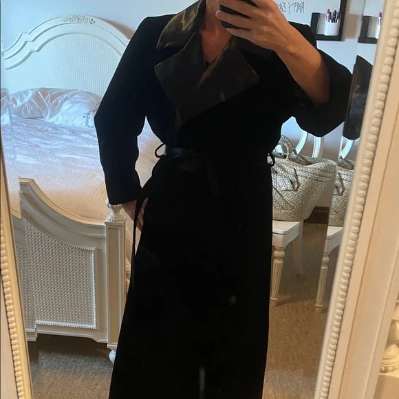 Drizzle Bergdorf Goodman Vintage Black Velvet Women's Coat - Picture 5 of 8